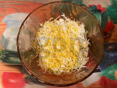 Salotas „Suhocvet“ su fazano filė ir kiaušiniu Žingsnis 7