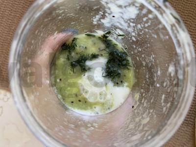 Žaliasis smoothie su agurku, kiviu ir šviežiu krapu Žingsnis 2