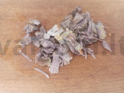 Omletas su virta kiauliena ir kvietiniais skrudintais duonelėmis Žingsnis 1