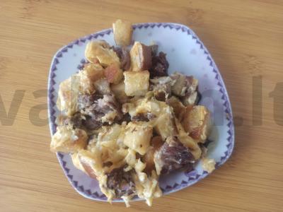 Omletas su virta kiauliena ir kvietiniais skrudintais duonelėmis pagrindine nuotrauka