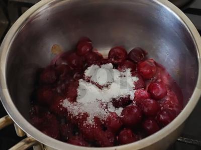 Vyniotinis su vyšniomis Žingsnis 1