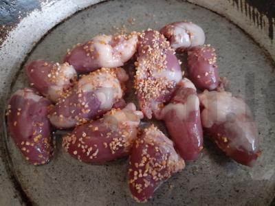 Kepti vištienos širdelės su džiovintu česnaku Žingsnis 3