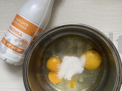 Ploni blynai su raugintu pienu ir verdančiu vandeniu Žingsnis 2