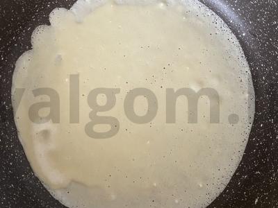 Ploni blynai su raugintu pienu ir verdančiu vandeniu Žingsnis 8