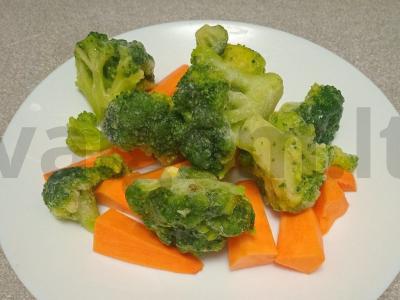 Jautienos steikas, kepamas kokosų aliejuje su brokolių ir batatų garnyru Žingsnis 2