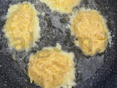 Bulviniai blynai su sviestu Žingsnis 7