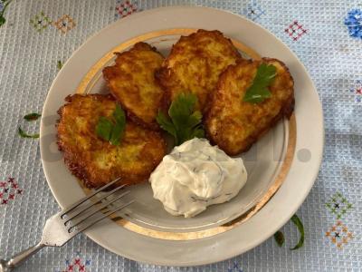 Bulviniai blynai su sviestu pagrindine nuotrauka