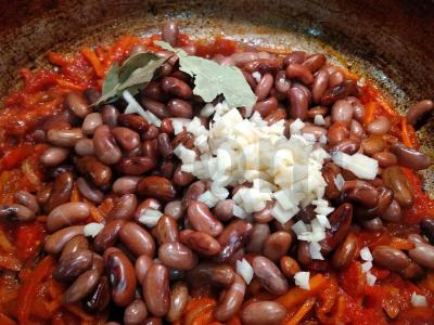 Skani pupelė pomidorų padaže su daržovėmis Žingsnis 4