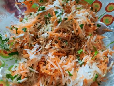 Salotos su ridikėliais, mung pupelių daigais ir salierų šaknimi Žingsnis 5