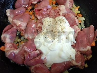 Troškinti vištienos širdelės su kuskuso garnyru Žingsnis 5