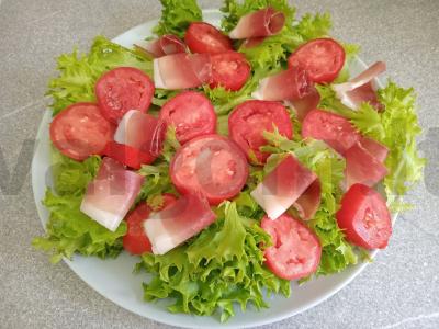 Salotas su šonine ir citrinos-česnako padažu Žingsnis 3