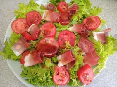 Salotas su šonine ir citrinos-česnako padažu Žingsnis 5