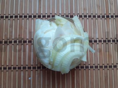 Troškintas menkė su svogūnais ir kalendromis Žingsnis 2