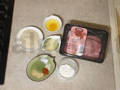 Kiaulienos šnicelis su džiūvėsėliais Žingsnis 1