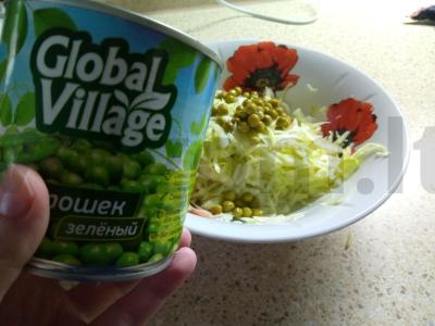 Kopūstų ir žaliųjų žirnelių salotas Žingsnis 3