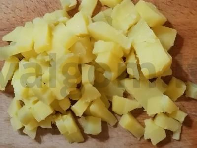 Olivjė su šviežiais agurkais ir dešrelėmis Žingsnis 2