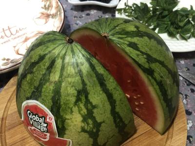 Salotas su arbūzu ir sūriu Žingsnis 1