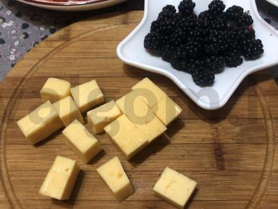 Salotas su arbūzu ir sūriu Žingsnis 3