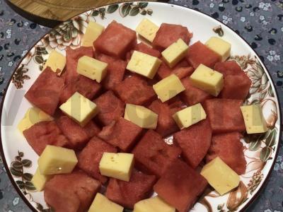 Salotas su arbūzu ir sūriu Žingsnis 4