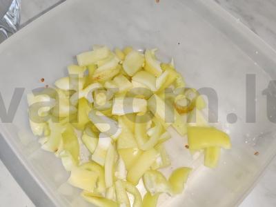 Korejiškai paruošti baklažanai su morkomis ir paprikomis Žingsnis 2