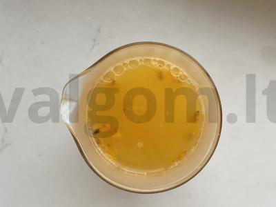 Karštas šaltalankių-imbiro gėrimas „Šildykis“ Žingsnis 4