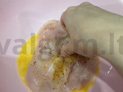 Vištienos kotletai džiūvėsėliuose keptuvėje Žingsnis 5