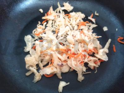 Lengvas sriuba su raugintais kopūstais ir kiaušiniu Žingsnis 2