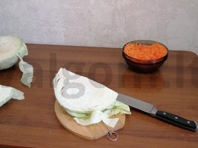 Keturių ingredientų rauginti kopūstai Žingsnis 1