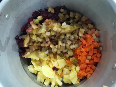 Klasikinis vinigretas su marinuotais agurkais Žingsnis 2