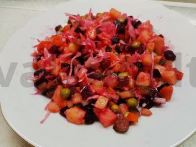 Klasikinis vinigretas su marinuotais agurkais pagrindine nuotrauka