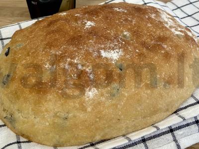 Ciabatta su alyvuogėmis pagrindine nuotrauka