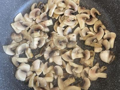 Kreminiai grybų padažu „Švelnus patiekalas“ Žingsnis 2