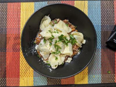 Sūrio koldūnai su bolonjezo padažu pagrindine nuotrauka