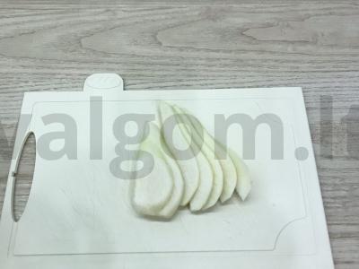 Tostai su kriauše ir varškės sūriu Žingsnis 1