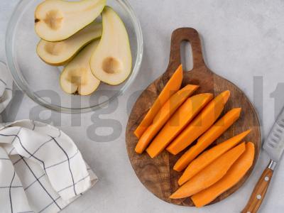 Saldus bulvės ir kriaušių patiekalas orkaitėje Žingsnis 1