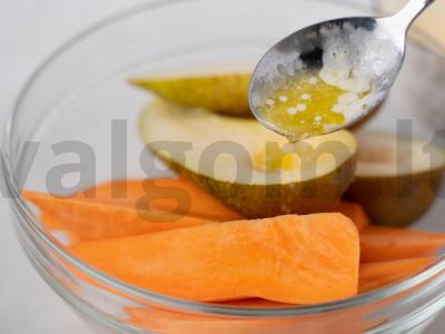 Saldus bulvės ir kriaušių patiekalas orkaitėje Žingsnis 2