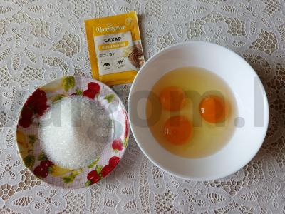 Blynai ant pieno išrūgų iš varškės tešlos Žingsnis 1