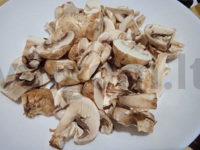Makaronai su pieniniais pievagrybiais Žingsnis 1