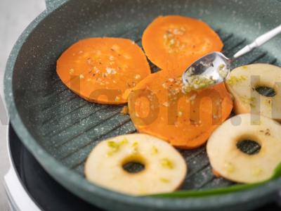 Saldžiosios bulvės su obuoliais ant grotelių Žingsnis 6