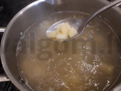 Sriuba su špinatais ir kiaušiniu Žingsnis 4