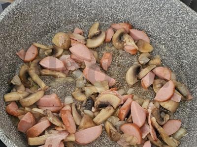 Makaronai su grybais ir dešrelėmis Žingsnis 3