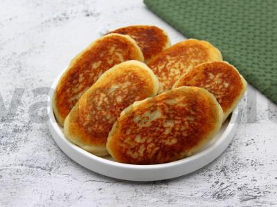 Tostų duonos pyragėliai su bulvių koše ir mėsa pagrindine nuotrauka