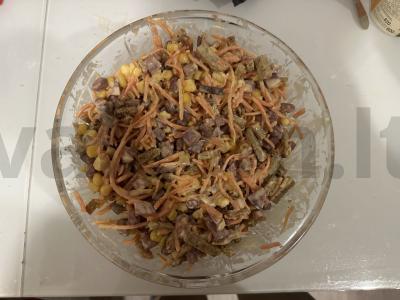 Salotas su sausainiais, dešra ir kukurūzais Žingsnis 5