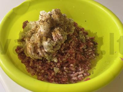 Gruziniškas sultingas faršas hinkali su česnaku Žingsnis 11