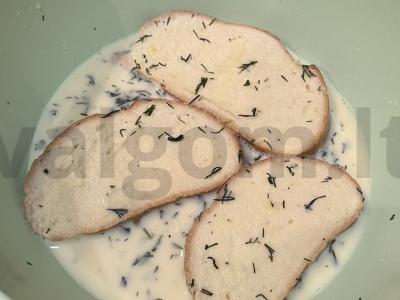 Kvapnūs skrudinti duonos gabaliukai su krapais Žingsnis 5