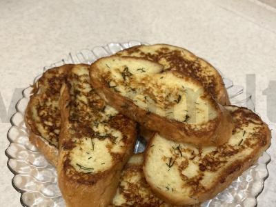 Kvapnūs skrudinti duonos gabaliukai su krapais pagrindine nuotrauka