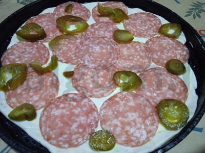 Pica su sūdyta dešra, jalapeño ir sūriu Žingsnis 3