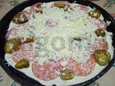 Pica su sūdyta dešra, jalapeño ir sūriu Žingsnis 4