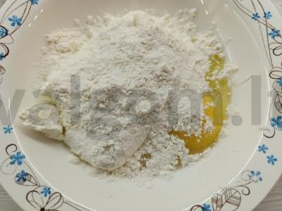 Sūrio blynai su datulėmis orkaitėje Žingsnis 2