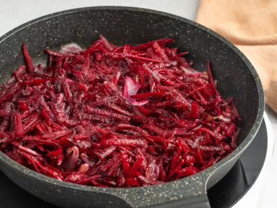 Troškinta burokėliai su svogūnais Žingsnis 3